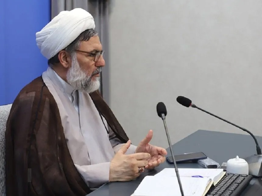 ظرفیت شعر و هنر حوزه نیازمند حمایت جدی است