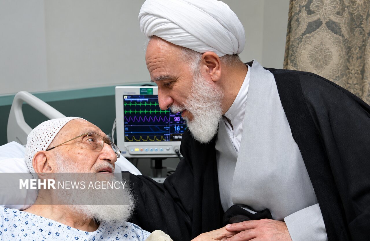 رئیس دفتر رهبر انقلاب در قم از آیت‌الله نوری همدانی عیادت کرد