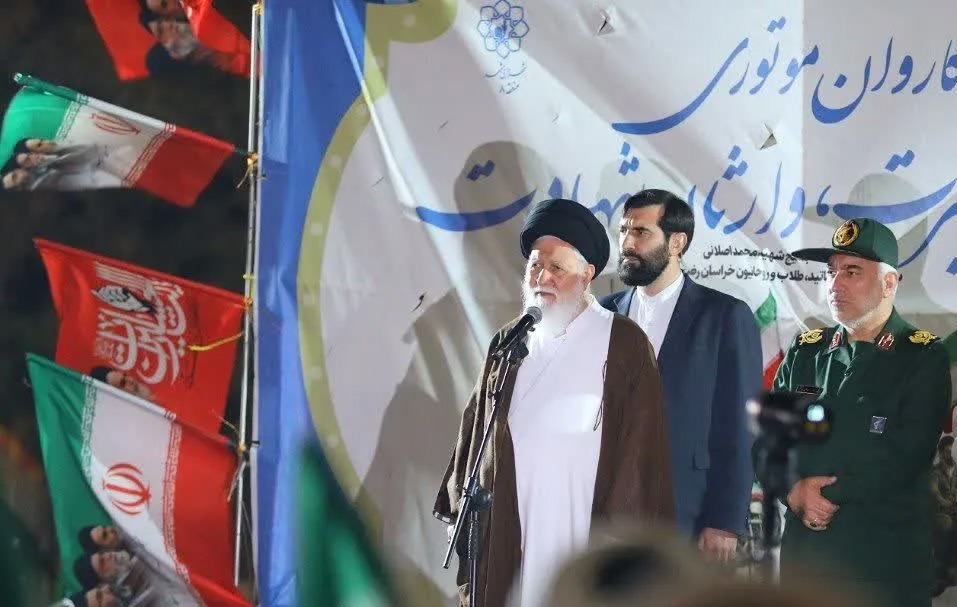 لباس روحانیت، نماد آمادگی برای مبارزه تا مرز شهادت است