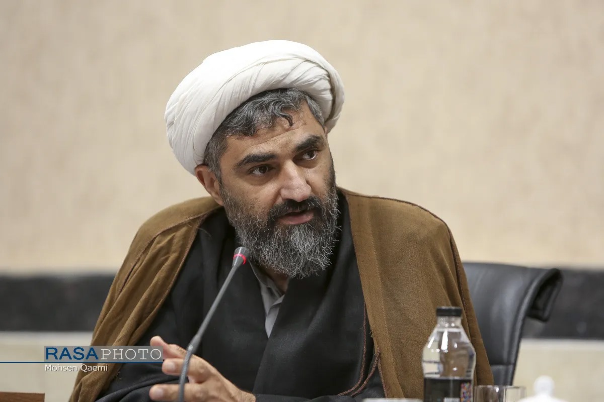 شهدا پس از شهادت نیز راهگشای مسیر حق هستند