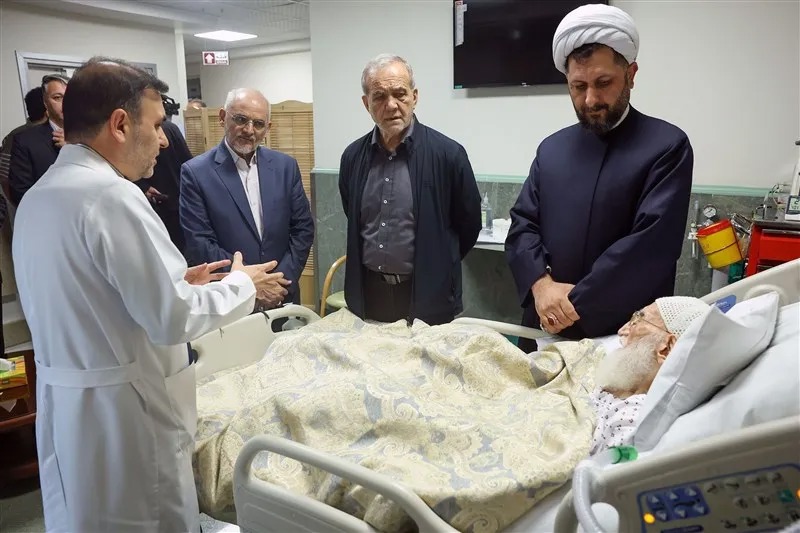 عیادت رییس جمهور از آیت‌الله نوری همدانی