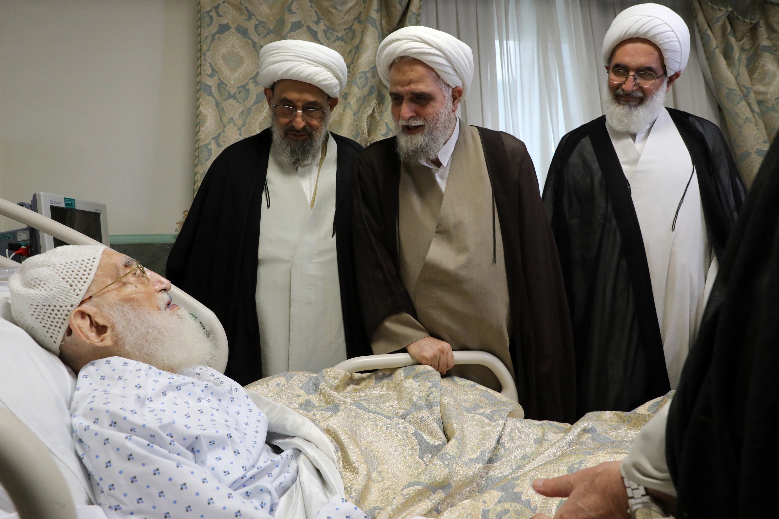 عکس/ عیادت نمایندگان رهبرمعظم انقلاب از آیت‌الله نوری همدانی