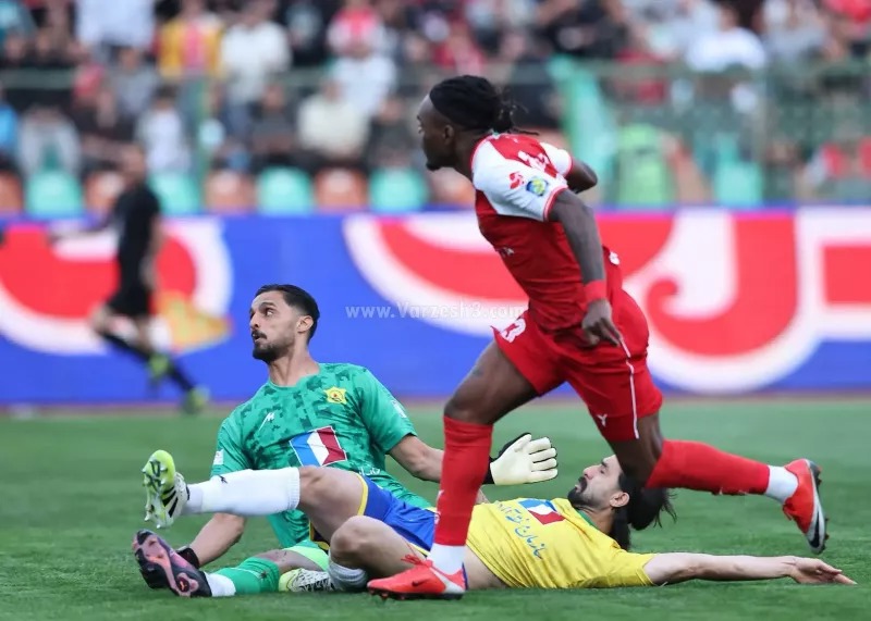 پایان نیمه اول؛ پرسپولیس ۱ - ۰ صنعت نفت آبادان