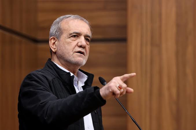 پزشکیان: نباید فکر کنیم عقل کل هستیم/ مردم به جلودار نگاه می‌‌کنند