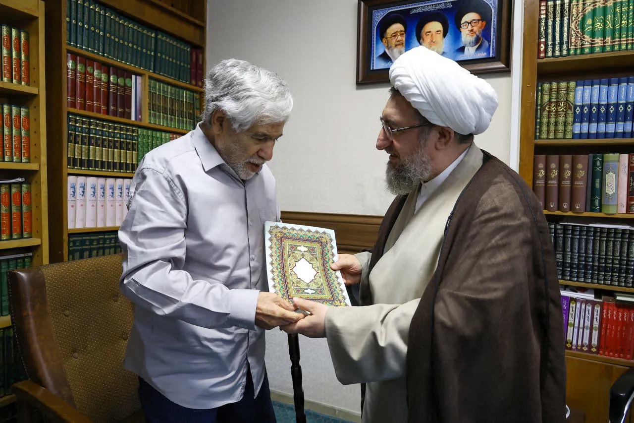 دیدار فرمانده دوران دفاع مقدس با نماینده ولی‌فقیه در آذربایجان‌ شرقی+ تصاویر
