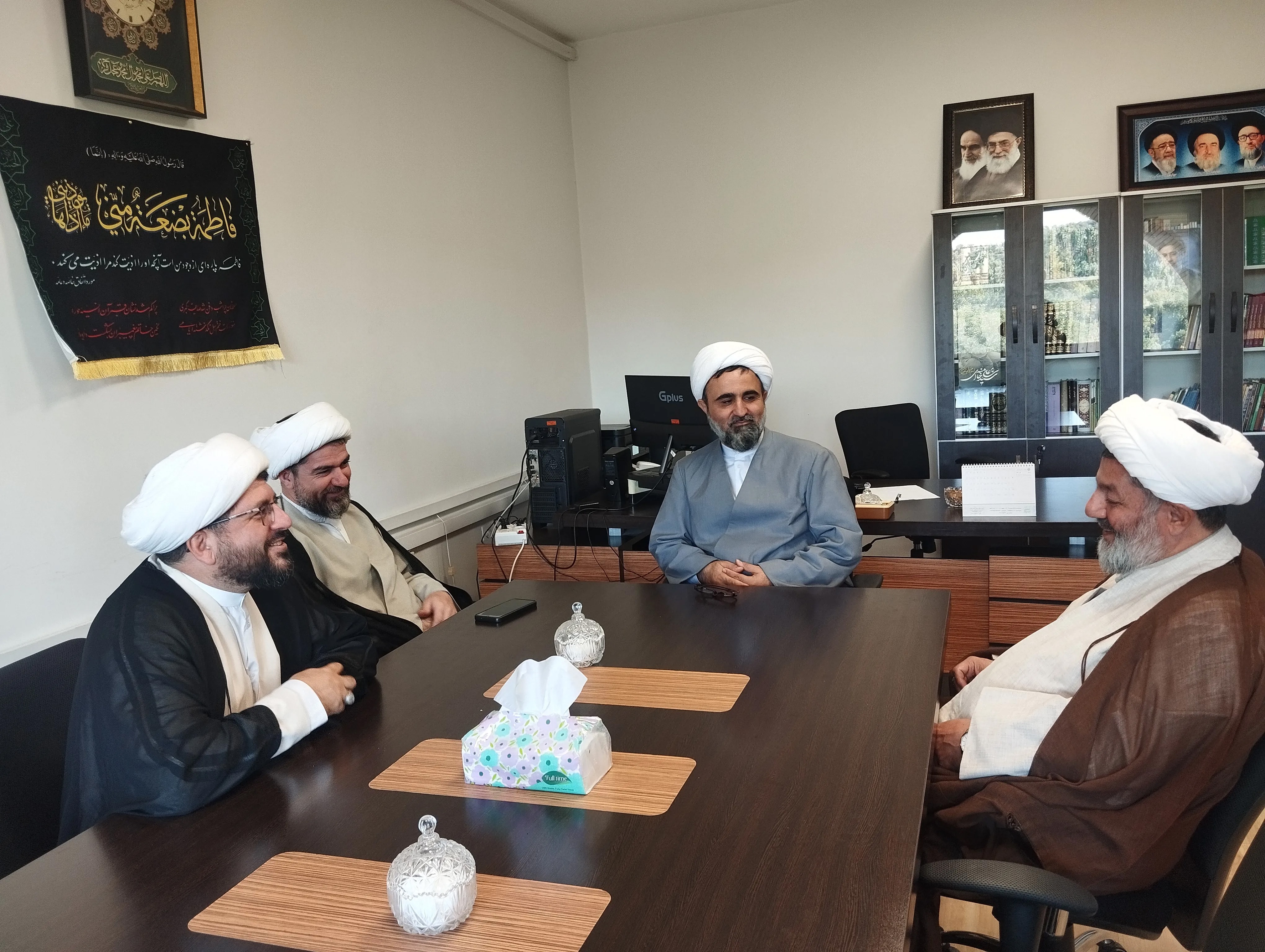 دیدار اساتید برجسته حوزه علمیه تبریز با مدیر جدید حوزه علمیه آذربایجان شرقی
