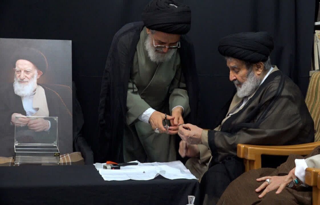 مراسم شکستن مهر آیت‌الله شبیری‌زنجانی با حضور جمعی از علما برگزار شد