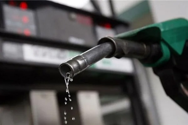 مصرف بنزین عقب نشست