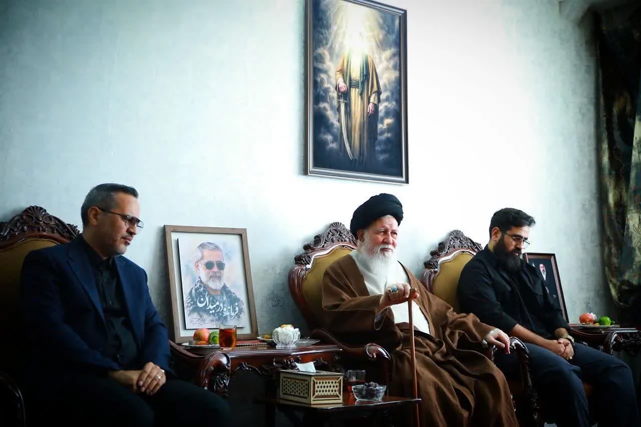 دیدار صمیمی آیت‌الله علم‌الهدی با خانواده سردار شهید ظریفی
