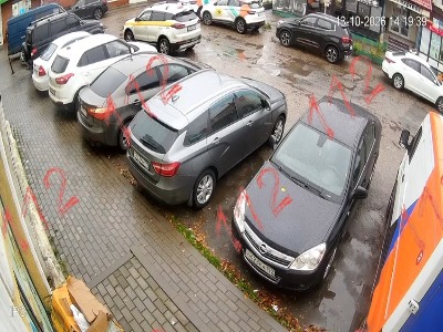 لحظه تصادف وحشتناک یک خودرو در مسکو