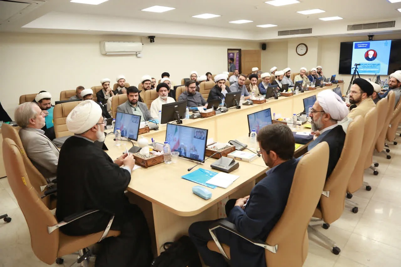 رویداد توانمندسازی پژوهشگران با عنوان" از مسئله تا قانون" در قم آغاز شد
