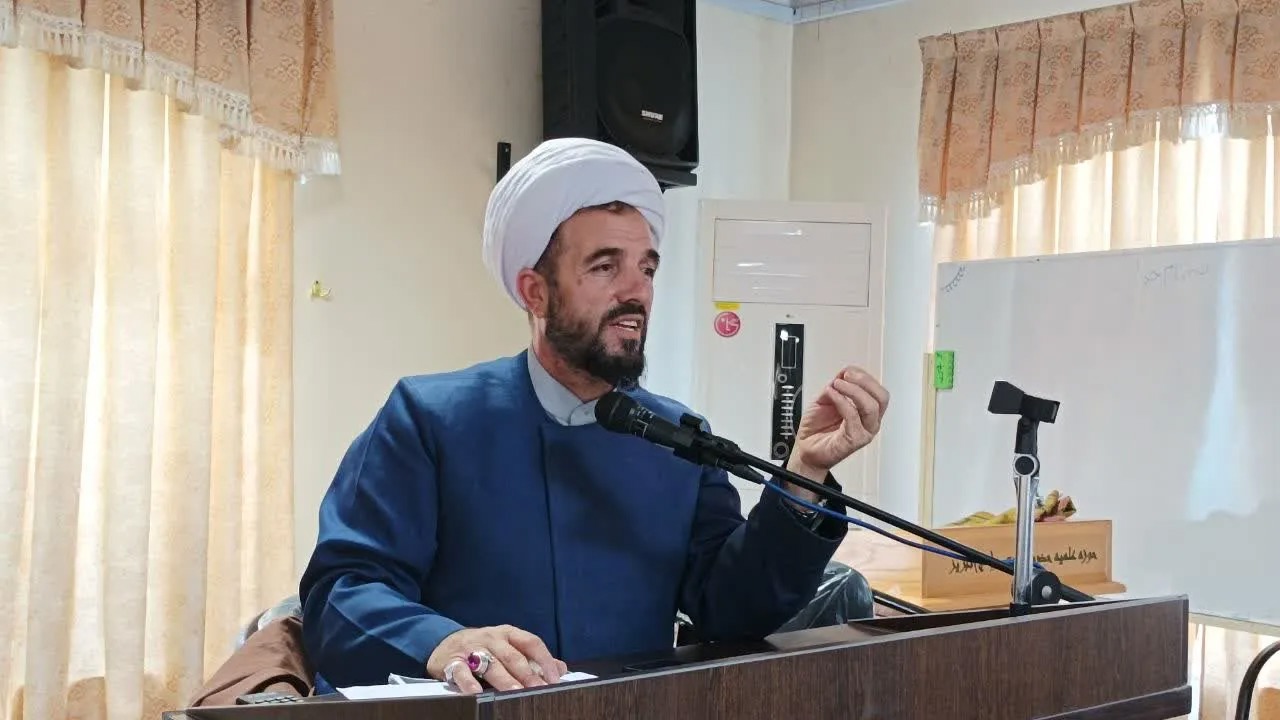 نشست صمیمی طلاب با مدیر مدرسه علمیه ولیعصر تبریز+ تصاویر