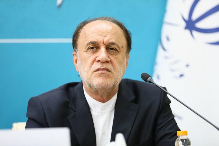 حاجی بابایی: به هر ایرانی روزانه یک لیتر بنزین دهیم