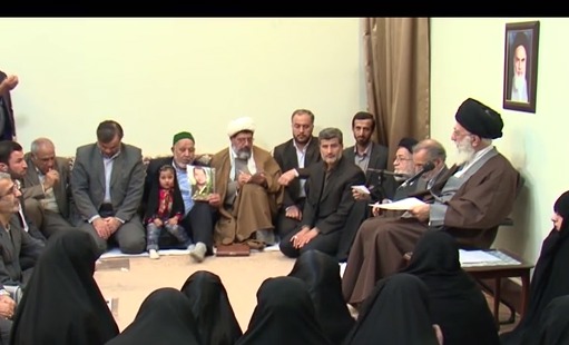 لحظاتی منتشر نشده از دیدارهای صمیمانه خانواده‌های معظم شهدا با رهبر شهید انقلاب