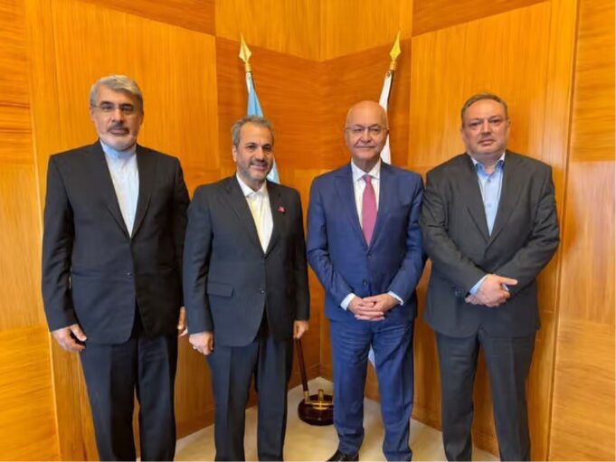ایران: به نزدیک ۱۰ هزار نظامی پیشین افغانستان حمایت موقت داده‌ایم