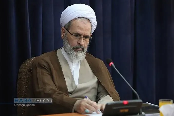 انتقاد آیت الله اعرافی از محدودیت حجاب در مدارس آذربایجان/ خواسته‌های شرعی مردم رعایت شود