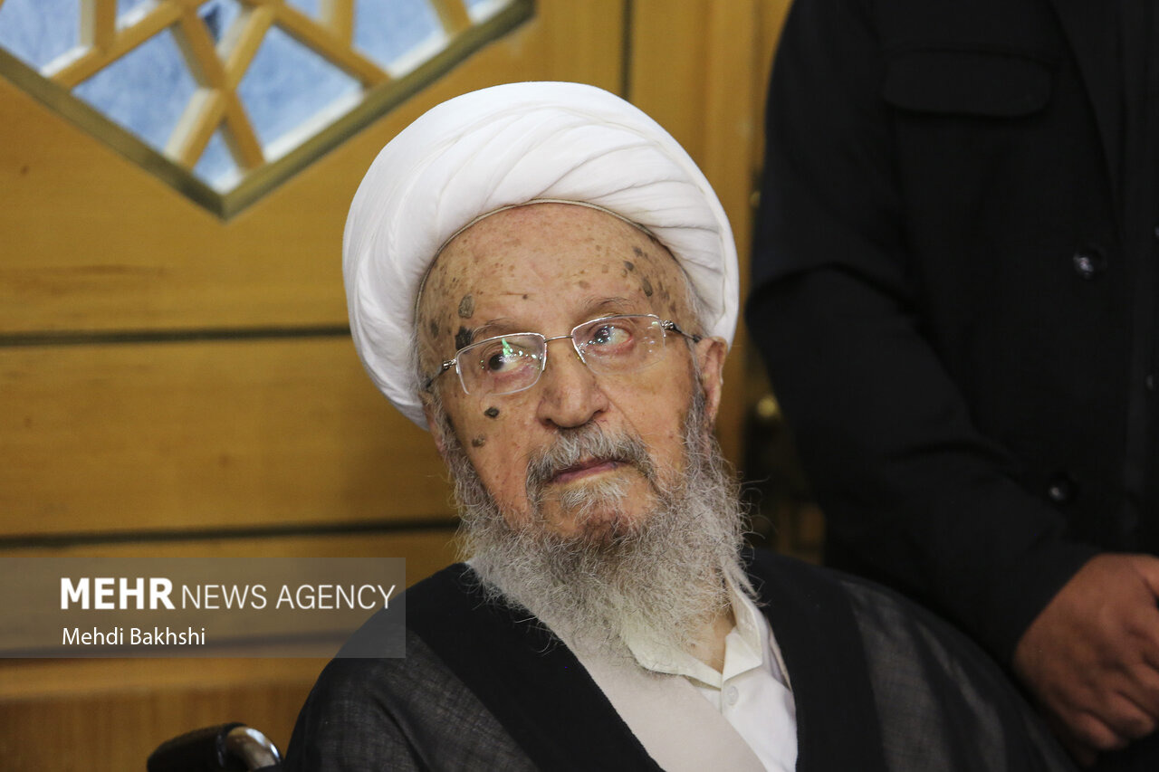 تسلیت آیت‌الله مکارم شیرازی درپی درگذشت آیت‌الله زین‌العابدین قربانی