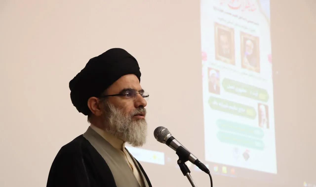 مداحان منادیان حق و تبیین گران حقیقت مکتب اهل بیت هستند