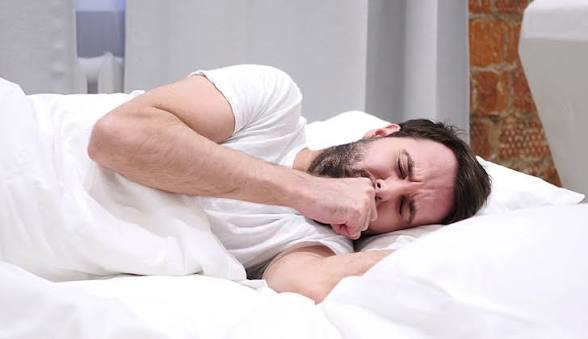 آداب صحیح سرفه کردن/ چگونه از انتقال بیماری به دیگران جلوگیری کنیم؟