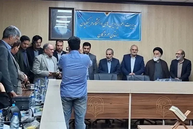 تقدیر رئیس سازمان بسیج اساتید از استاد برجسته و پدر دو شهیده مدرسه میناب