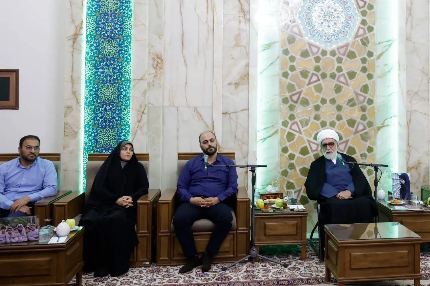 دیدار تولیت آستان قدس رضوی با خانواده ۱۱ شهید جنگ رمضان