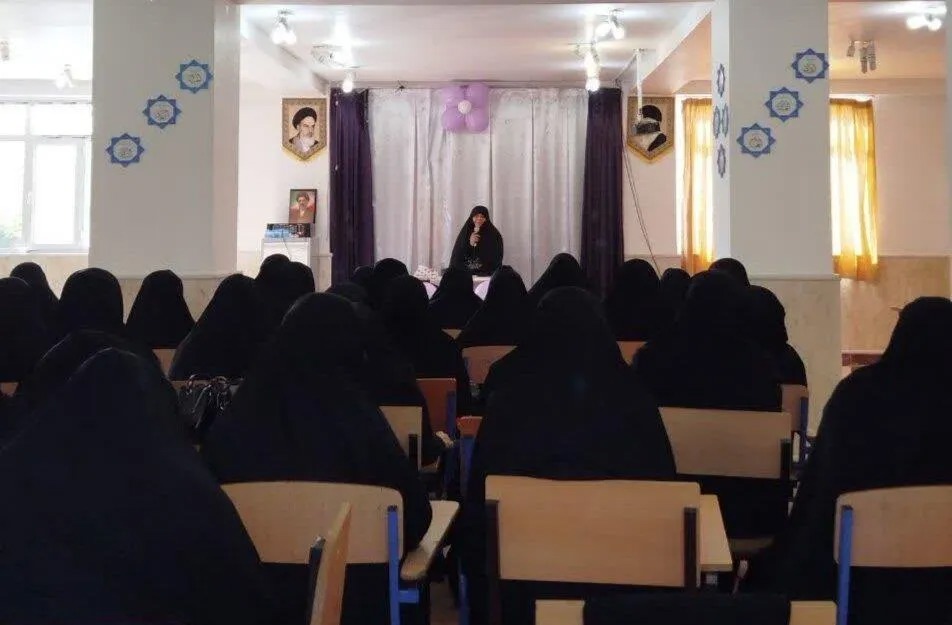 بصیرت زنان نقش اساسی در ارتقای فرهنگی جامعه دارد