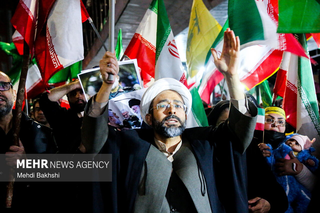 حماسه حضور قمی‌ها در میدان به شب دویست‌وسی‌وهفتم رسید