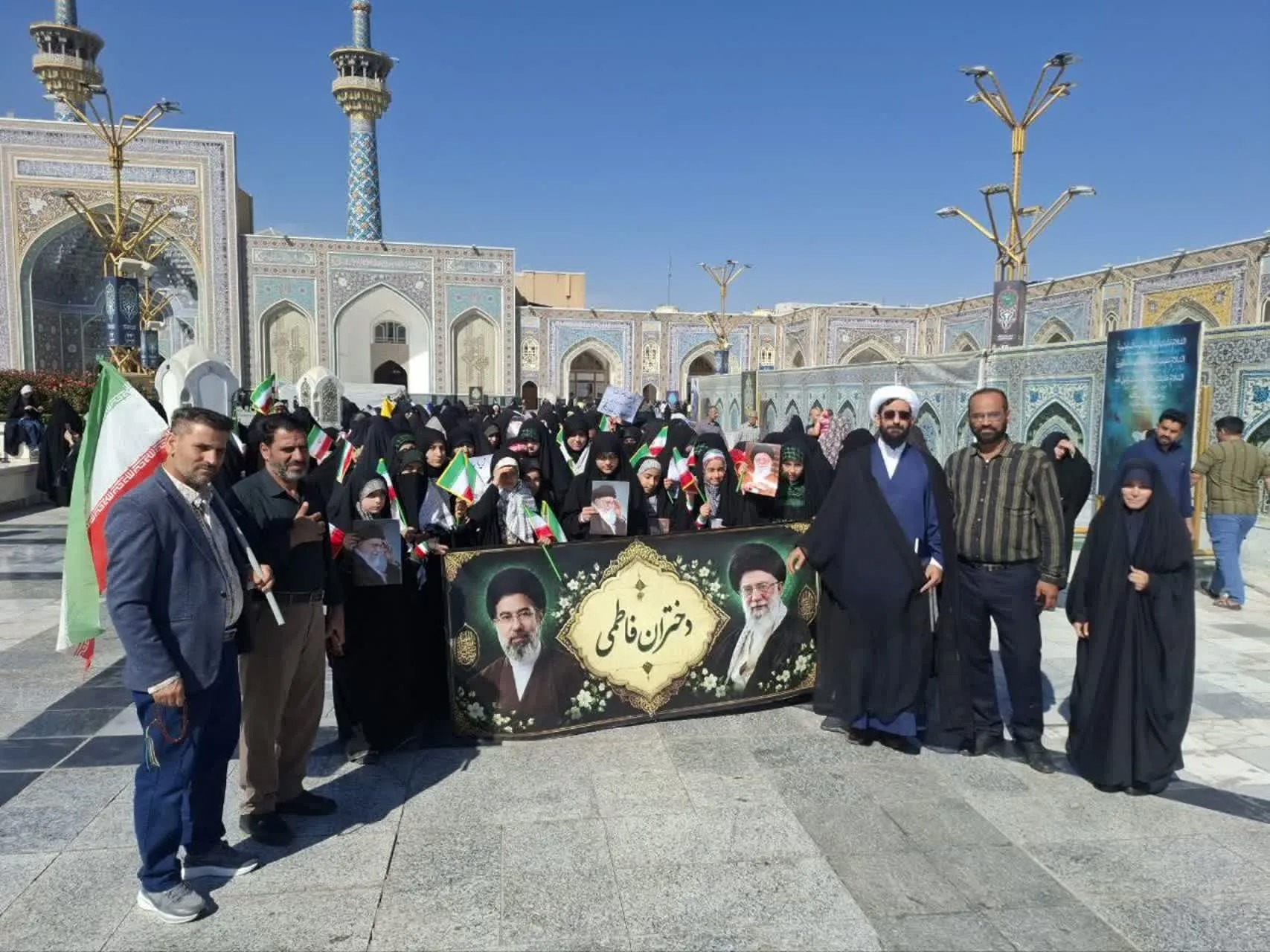 تجدید میثاق دختران فاطمی قم با آرمان‌های امامین انقلاب در جوار حرم رضوی