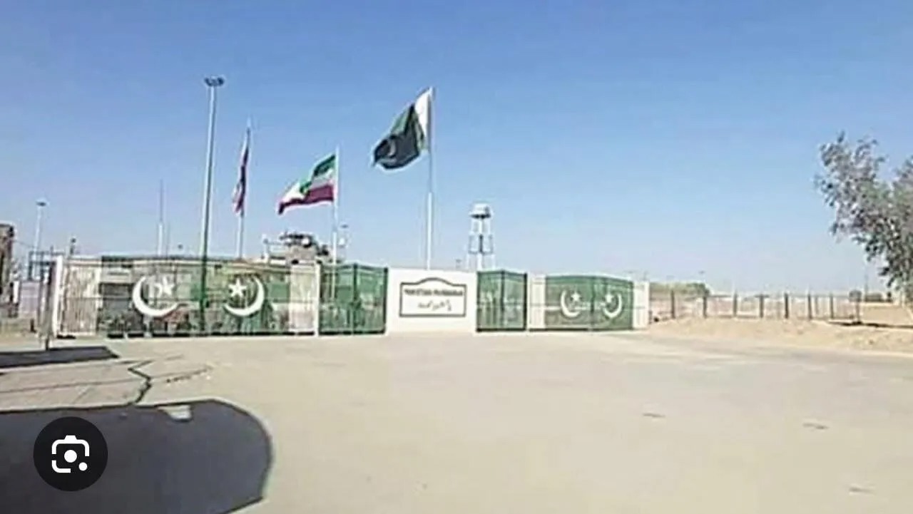 ادعای وال استریت ژورنال: پاکستان عبور کامیون‌های باری از ایران را متوقف کرد
