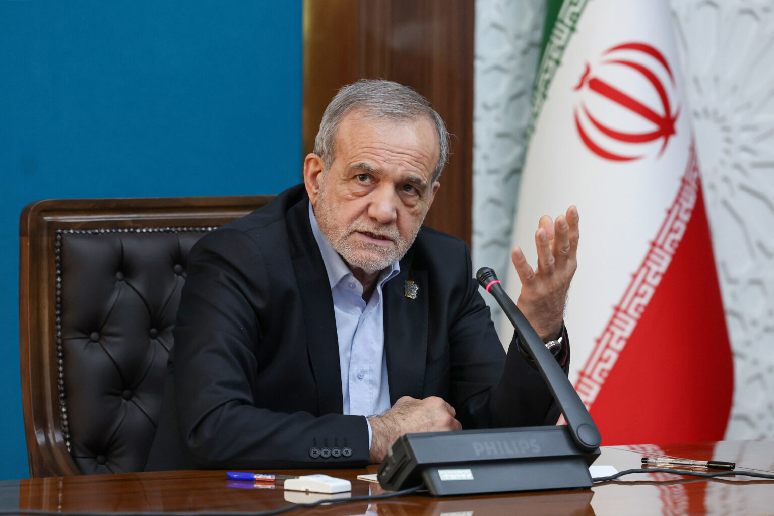 پزشکیان: برای پست گرفتن و پز دادن شاید جا نباشد، ولی برای خدمت کردن تا دل‌تان بخواهد کار وجود دارد