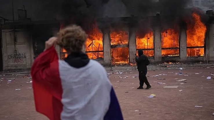 شعله‌‌ور شدن آتش خشم جوانان در اروپا از فرانسه تا اسپانیا و پرتغال