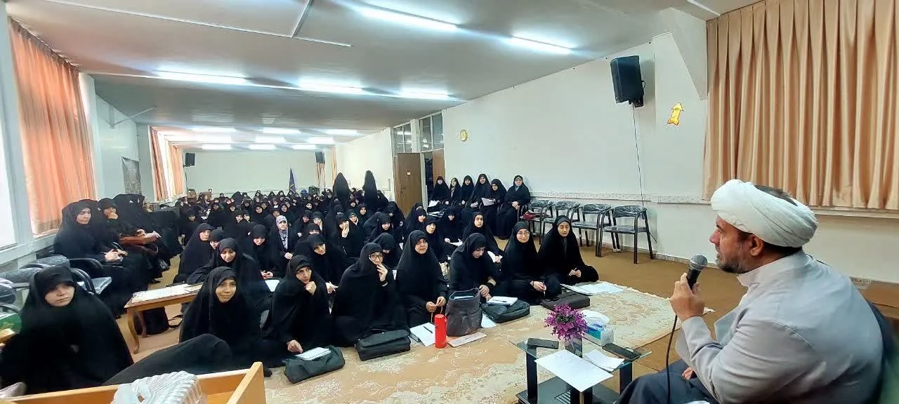 سفارش به خودسازی و خدمت به خلق در جلسه اخلاق حوزه صادقیه