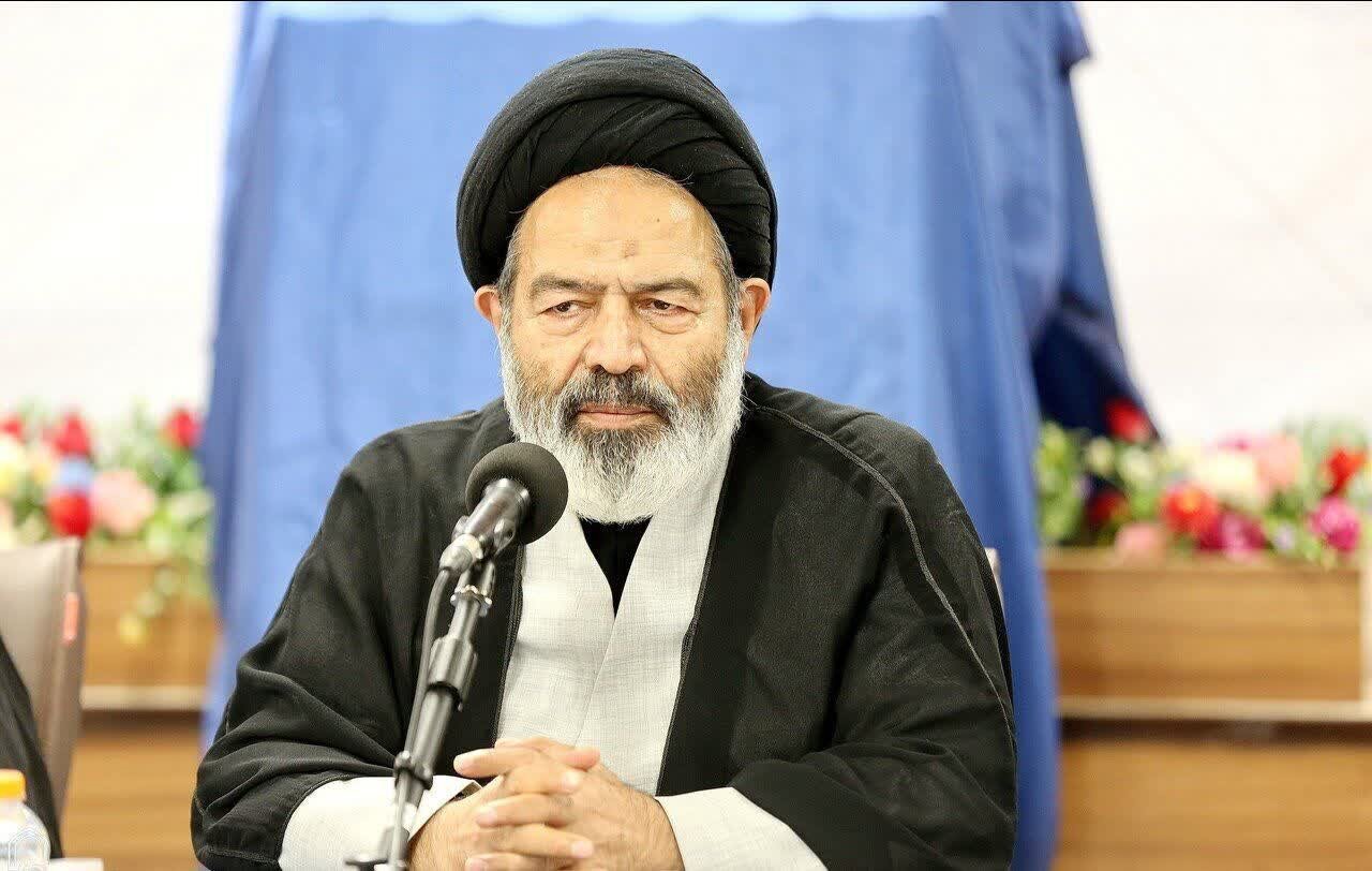 دیدگاه‌های امام راحل و قائد شهید قطب نمای پژوهش‌های حج می‌باشد
