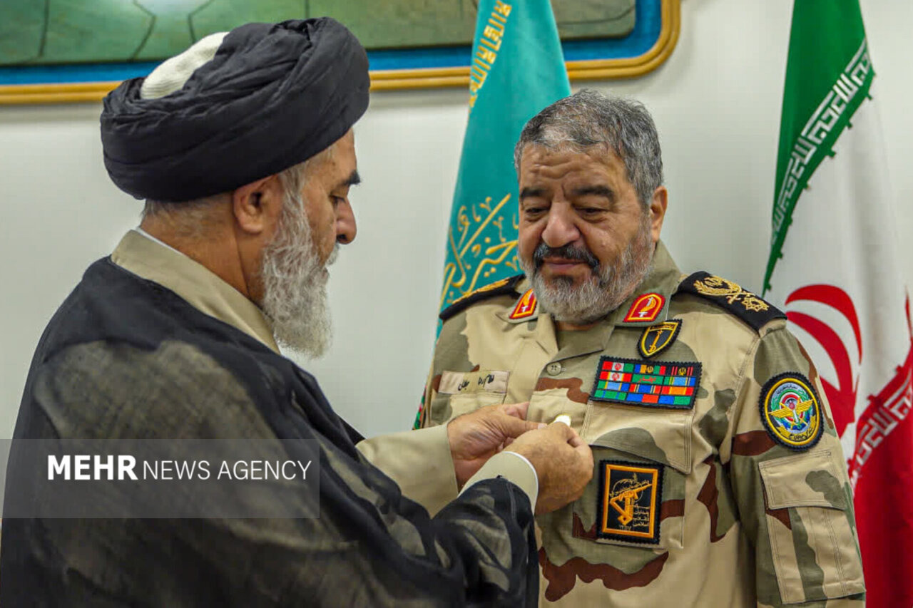 سردار جلالی نشان خادمی افتخاری مسجد مقدس جمکران را دریافت کرد