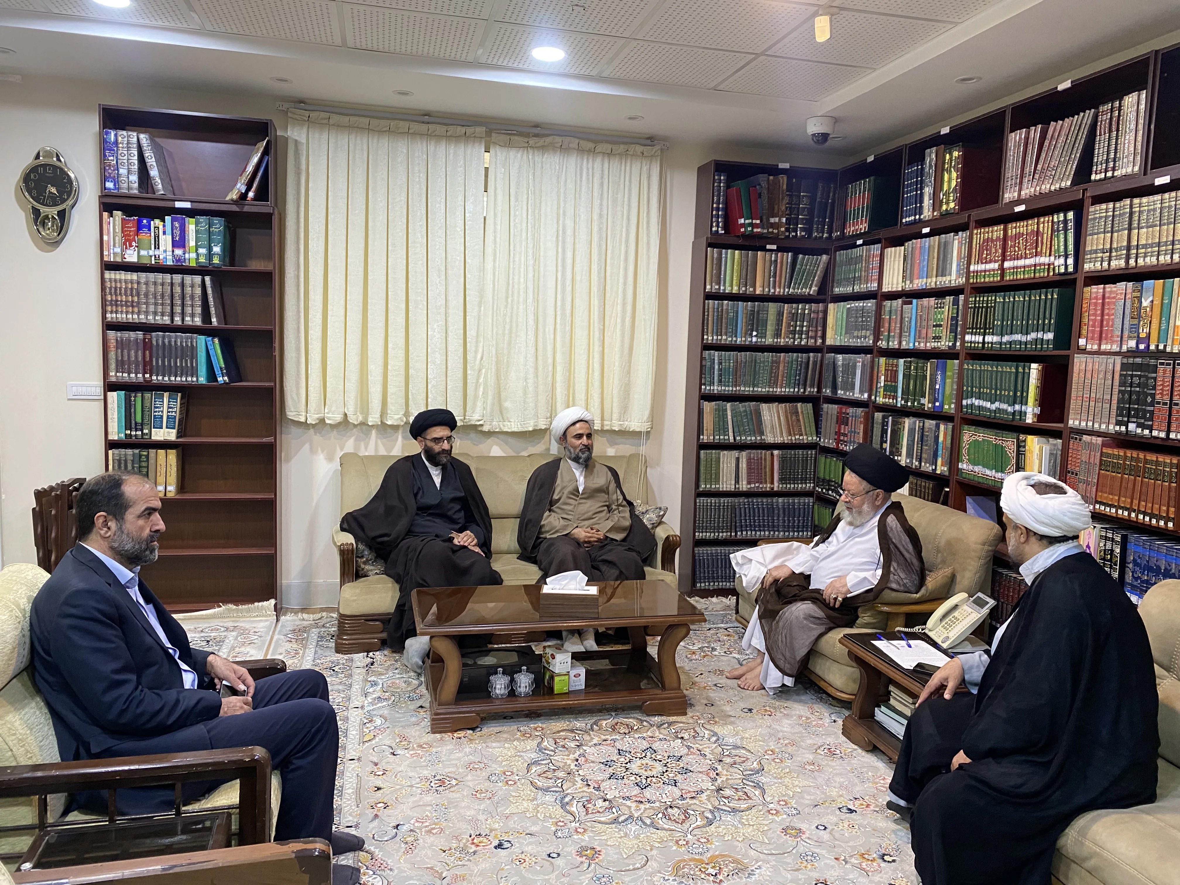 تأکید آیت‌الله حسینی بر تربیت اساتید توانمند فرق و مذاهب در دیدار مدیر حوزه آذربایجان شرقی