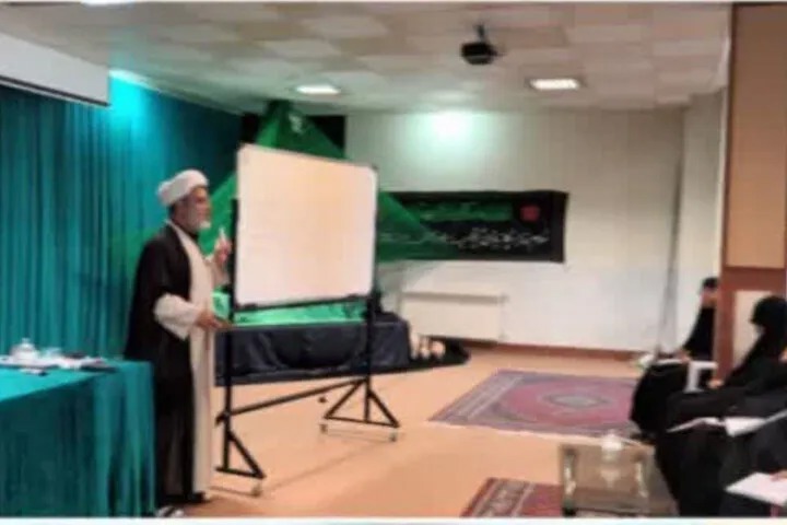 بانوان در تربیت نسل منتظر نقش‌آفرینی می‌کنند