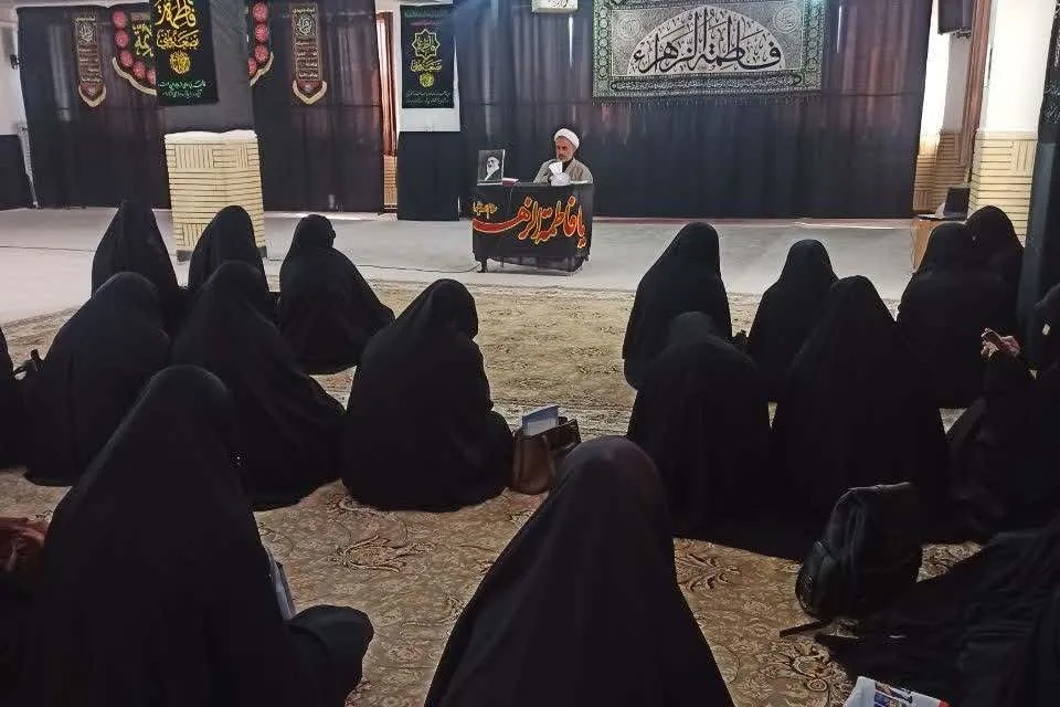 آغاز طرح «پرچمداران خیابان» در مدرسه علمیه فاطمیه ابهر/ فراخوان جهاد تمدنی برای طلاب