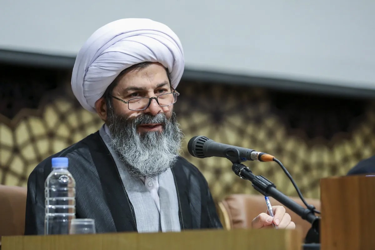 نهاد روحانیت هنوز نتوانسته خود را در عرصه عمومی و اجتماعی نشان دهد